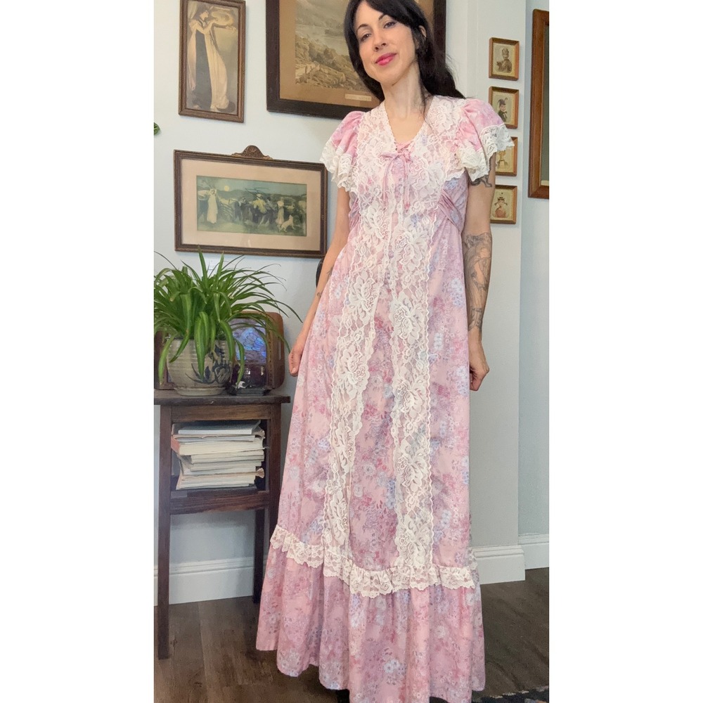 Vintage 70s Pink Floral Prairie Maxi Dress Lace Trim Empire Waist Cottagecore